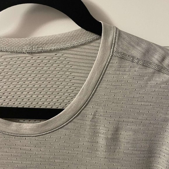 Lululemon Workout Tee Shirt - Picture 3 of 3